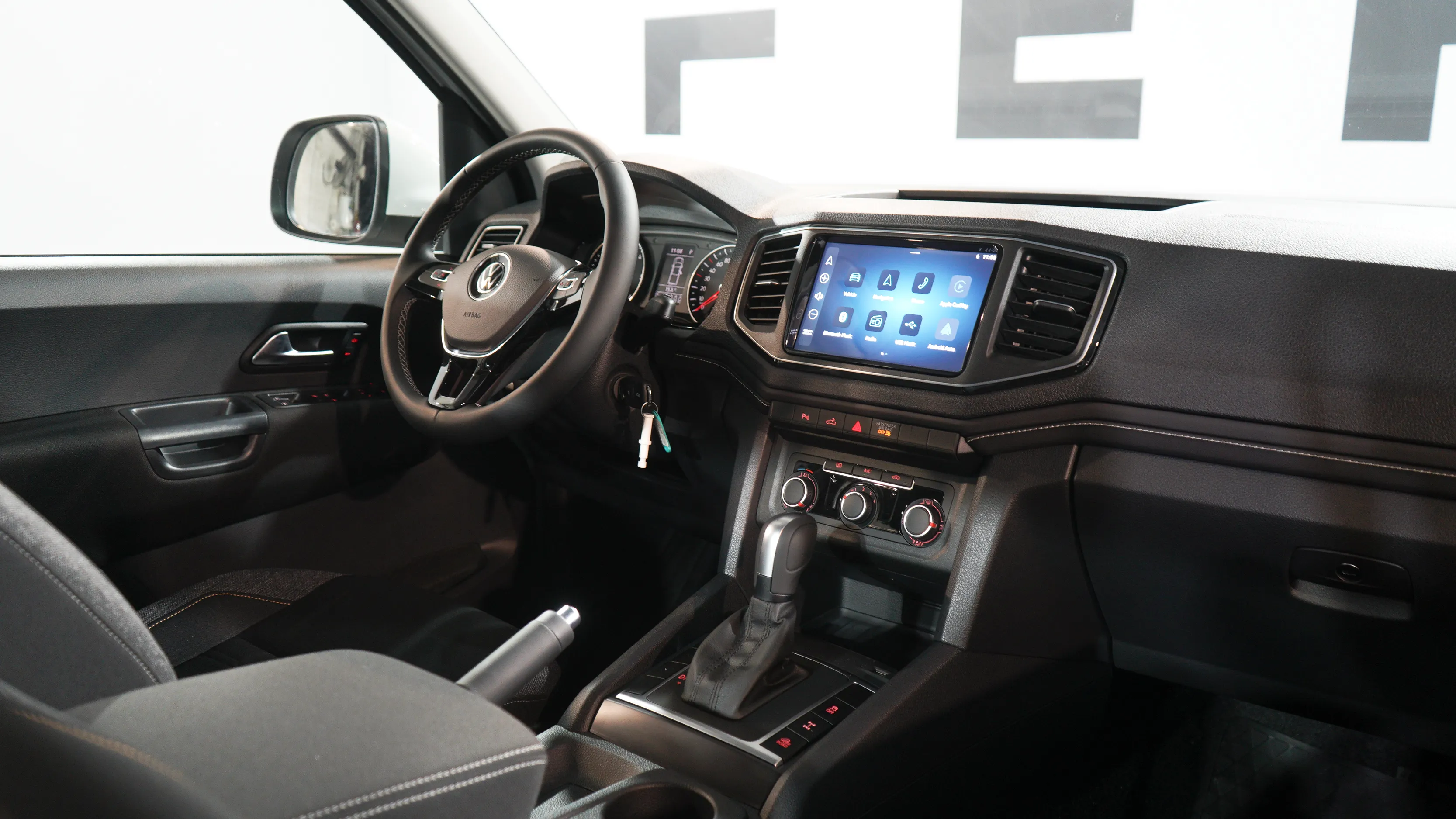 Volkswagen amarok 20td 4x2 dc comfortline at l / 24